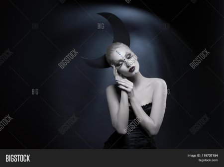 Образ женщины луны