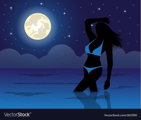 Девушка на фоне Луны