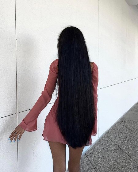 Длинные черные волосы