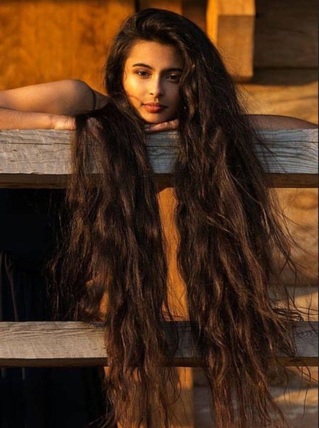 Длинные волосы