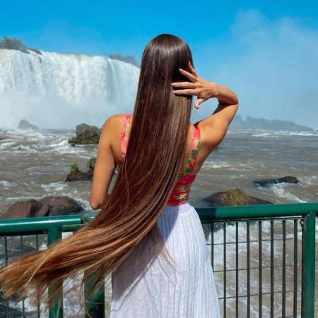 Длинные волосы