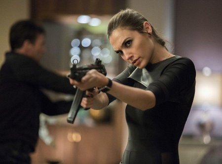 Галь Гадот шпионы по соседству