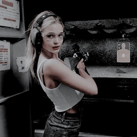 Самовлюбленная девушка