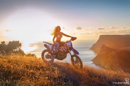 Девушка на эндуро