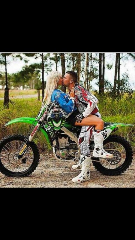 Девушка на питбайке