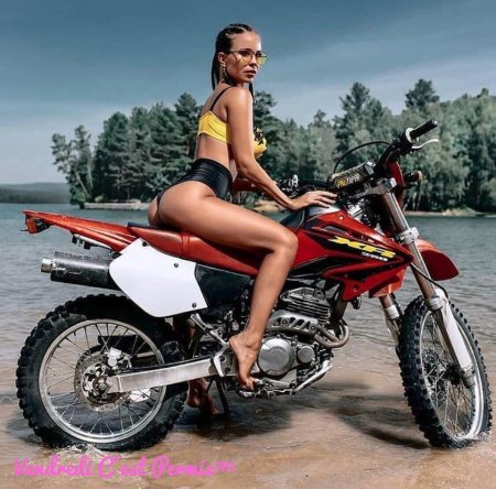 Девушка на мотоцикл