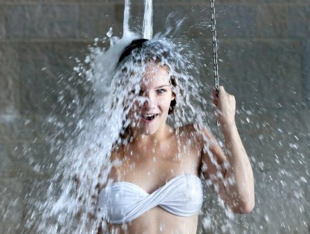 Водолечение обливание Дженнифер Лоуренс