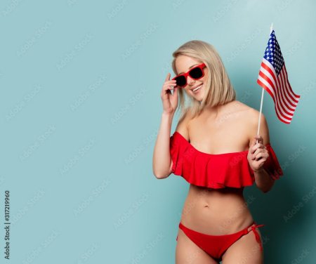 Девушка с флагом США