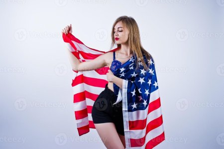 Девушка с флагом США