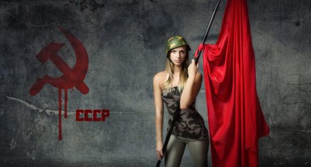 Девушка с флагом