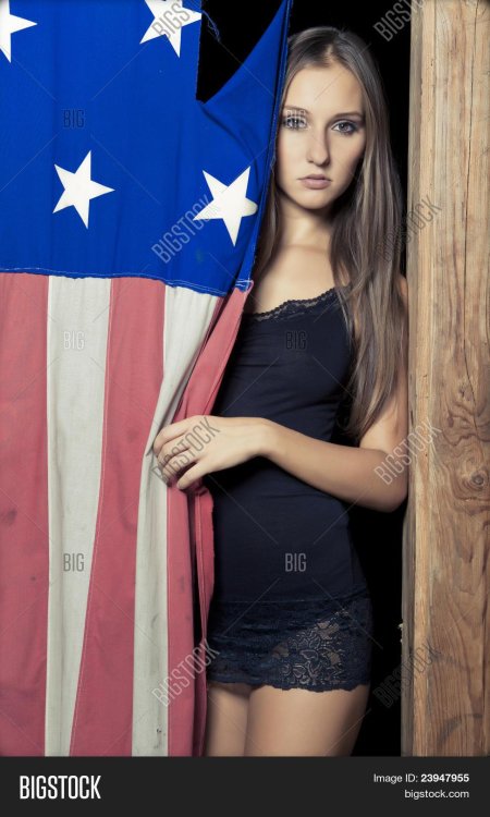 Девушка с флагом