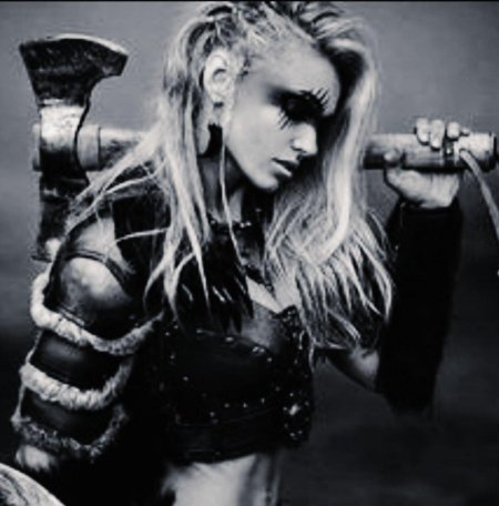 Женщина викинг