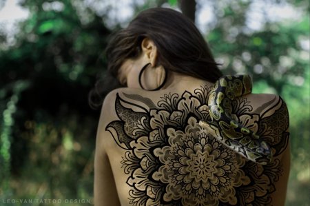 Девушка змея