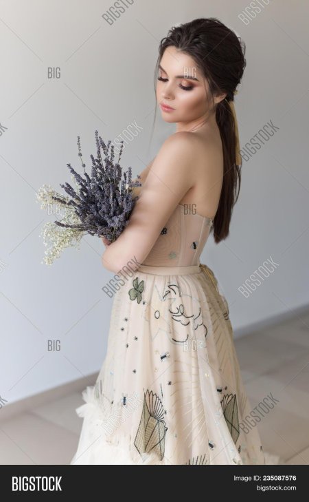 Нежная девушка