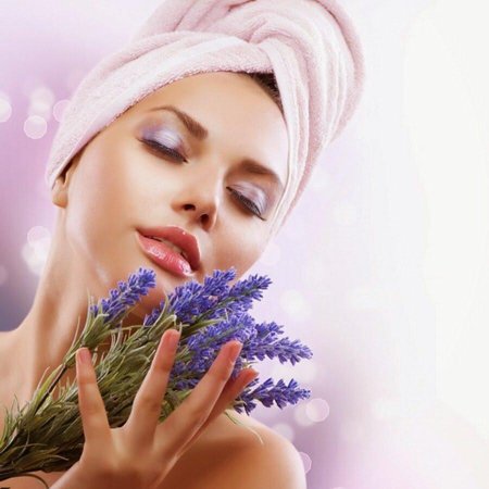 Девушка с лавандой