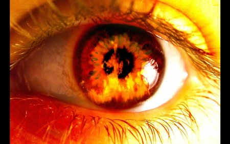 Оранжевые глаза