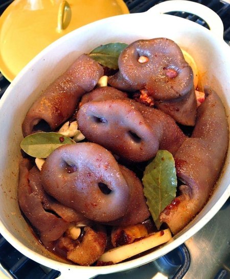 Свиные пятачки жареные