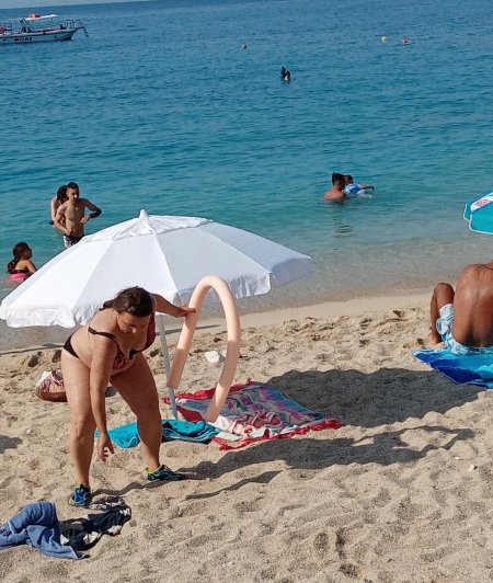 Девушек в купальниках