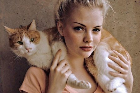 Девушка с котом