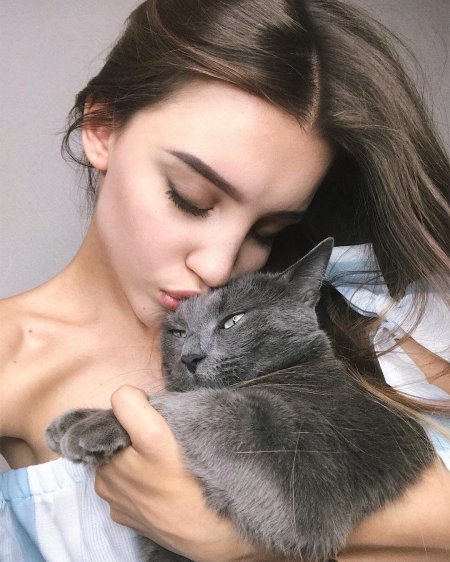 Саша Чистова с котом