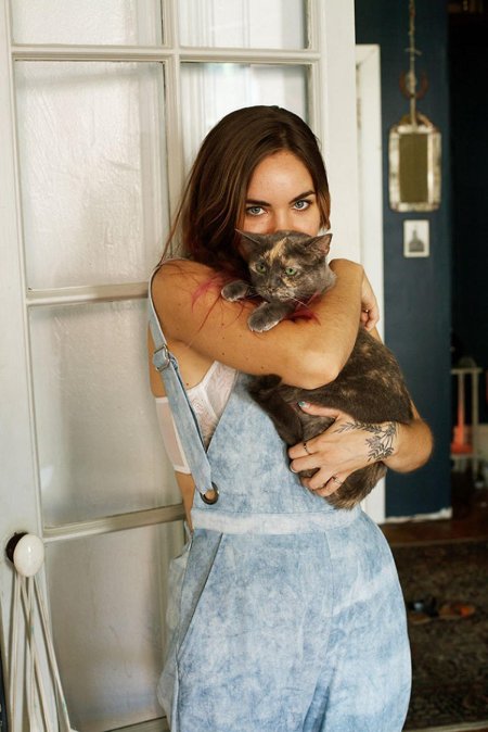 Девушка кошка