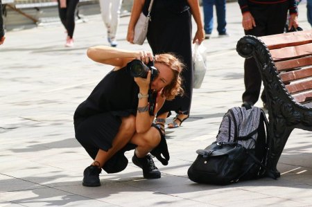 Женщины на корточках