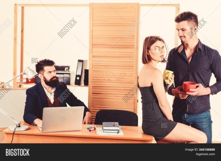 Флирт в офисе