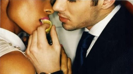 Мужчина и женщина флирт