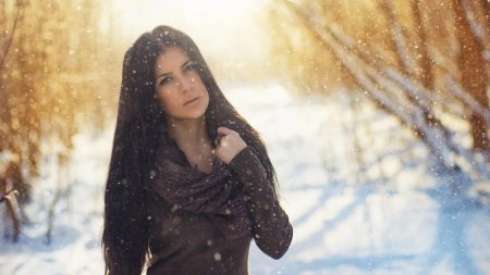 Красивая девушка зима