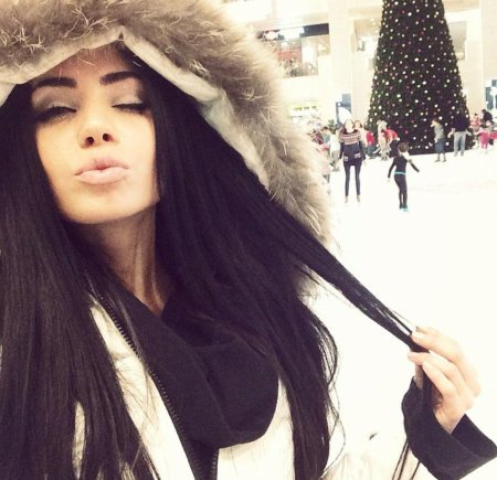 Брюнетки с длинными волосами