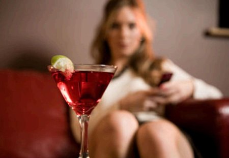 Девушка с бокалом