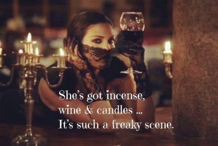 Девушка с бокалом вина