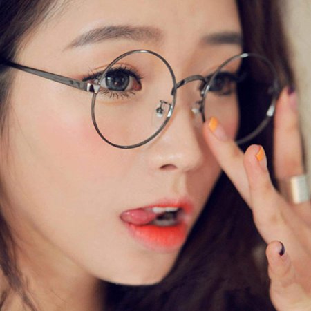 Круглые очки на девушках