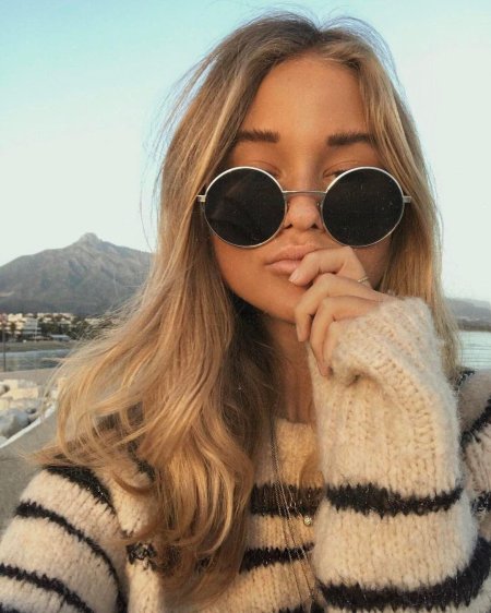 Девушка в очках