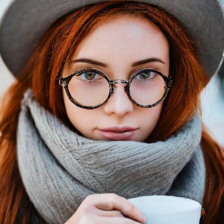 Рыжая девушка красивая