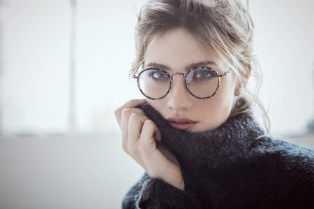 Белла Хадид в очках для зрения