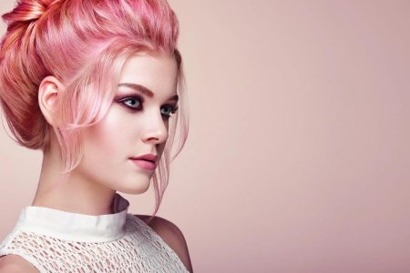 Розовые волосы