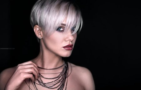Короткие стрижки волосы серебро