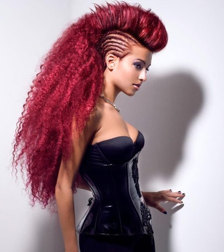 Экстравагантная прическа