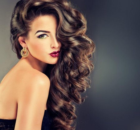 Девушка с красивой прической