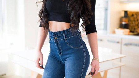 Джинсы с высокой талией