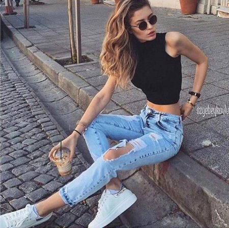 Топ и джинсы