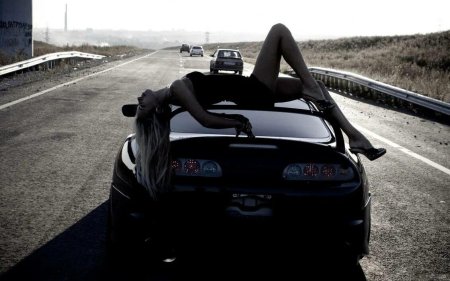 Девушка в машине