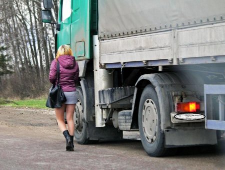 Девушки и Грузовики