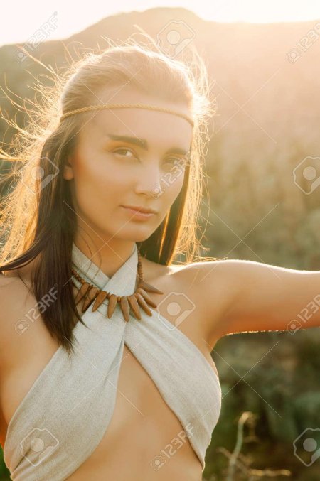 Первобытная девушка