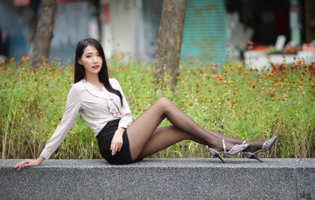 Красивые азиатки в колготках