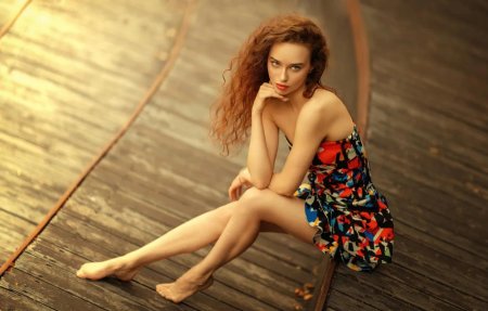 Рыжая девушка