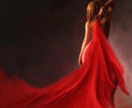 Девушка в длинном платье