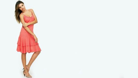 Миранда Керр на белом фоне