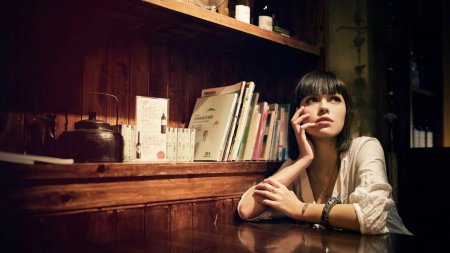 Задумчивая девушка